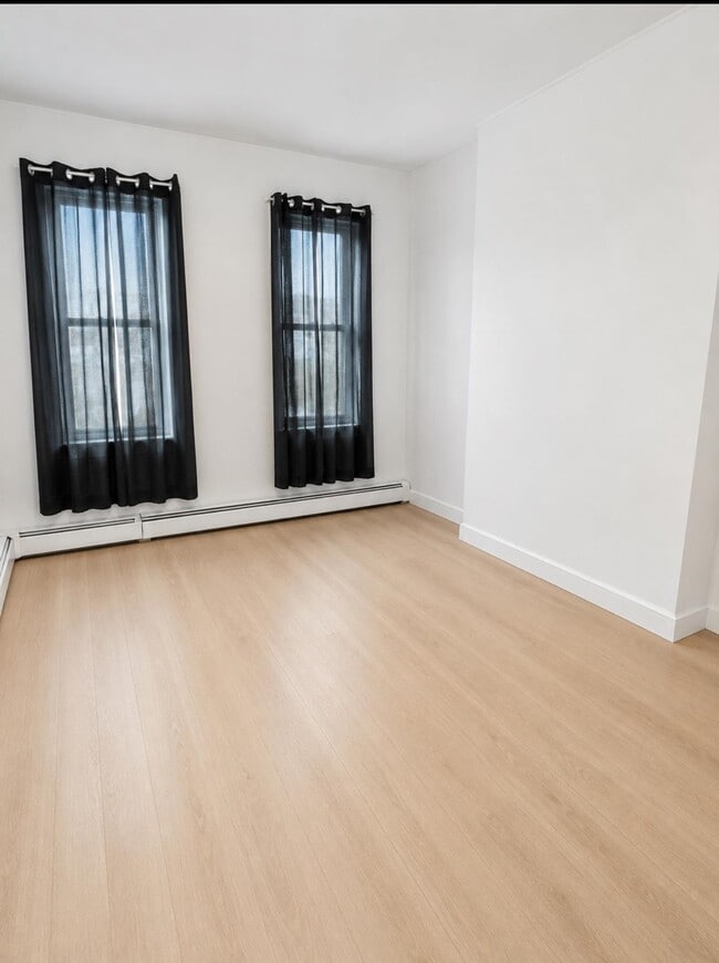 Photo - 406 WOODLAWN Ave
