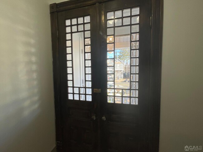 Photo - 264 Suydam St