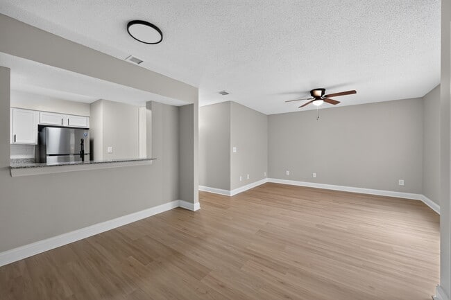 Photo - Spring Branch Apartments