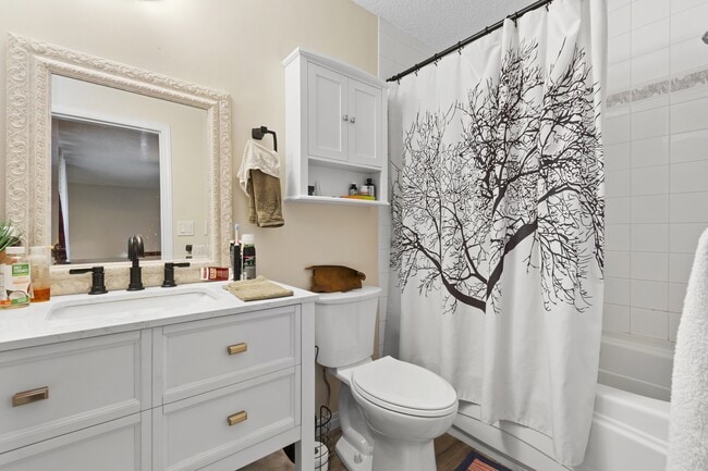 Photo - 9321-9369 69 Ave