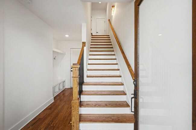 Photo - Downtown Views with Contemporary Comfort!
