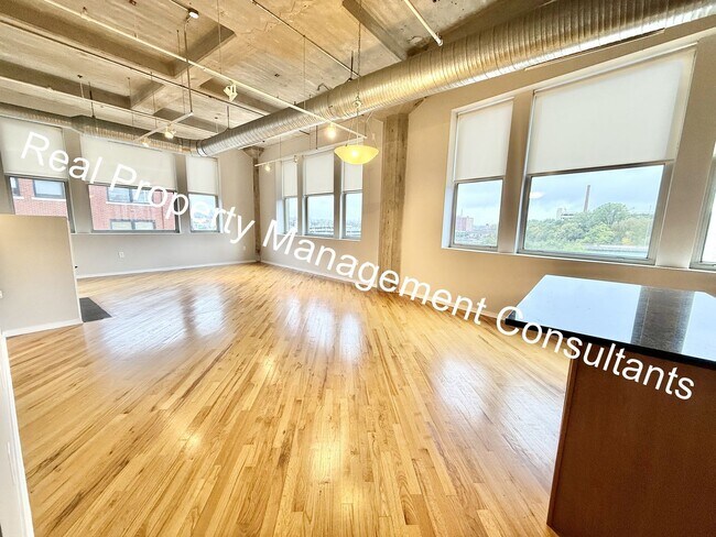 Photo - Luxury Living at Western Auto Building – 2... Unidad 502