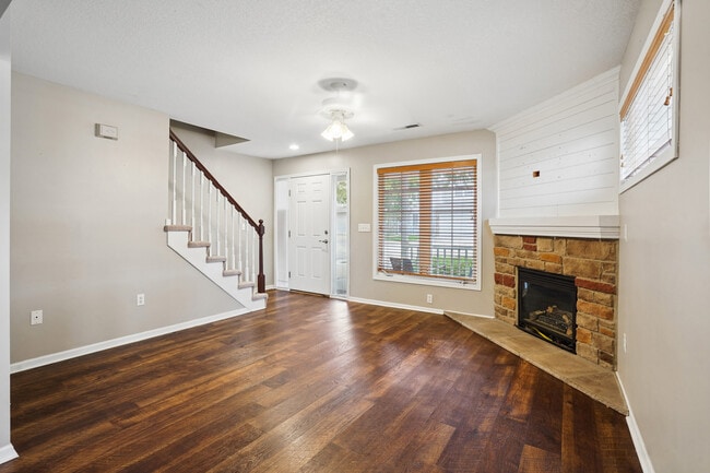 2100 Meadow Chase Ln