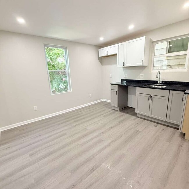 2021 Hampton Ave Unidad Floor 1