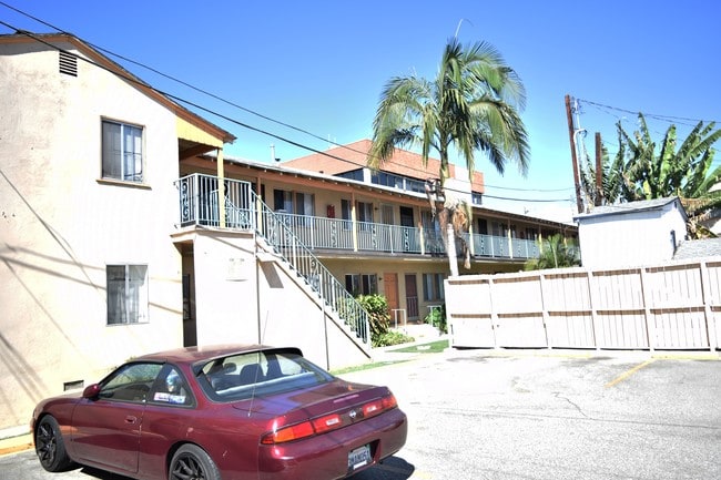 Zoe Seville Apts