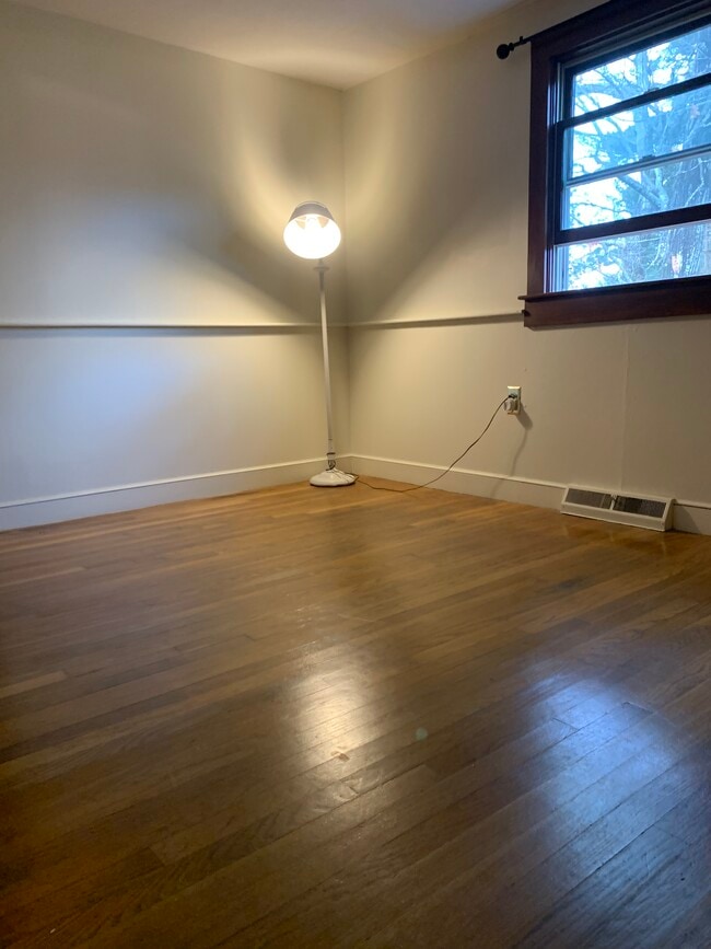 Photo - 4 Bound Brook Ln