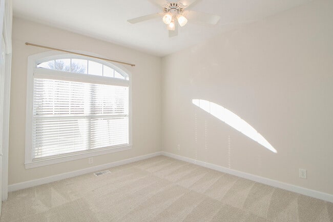 Photo - 115 Annalise Dr