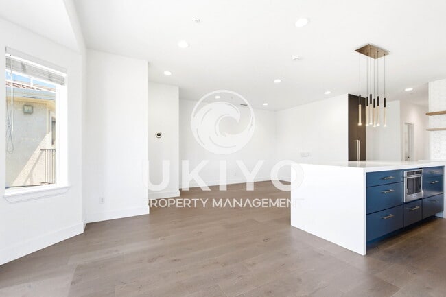 Photo - 2933 McClure St