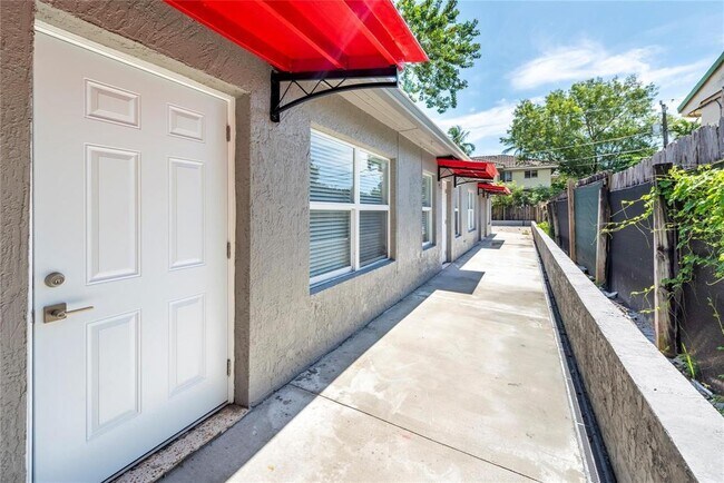 Photo - 628 NE 8th Ave Unit 2