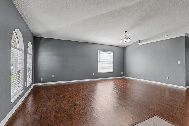 Photo - 30936 Baclan Dr
