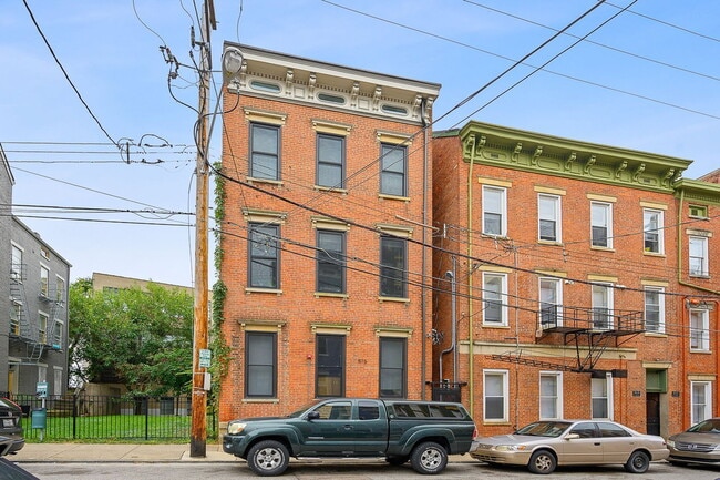 Building Photo - 515 E 12th St Unit 4