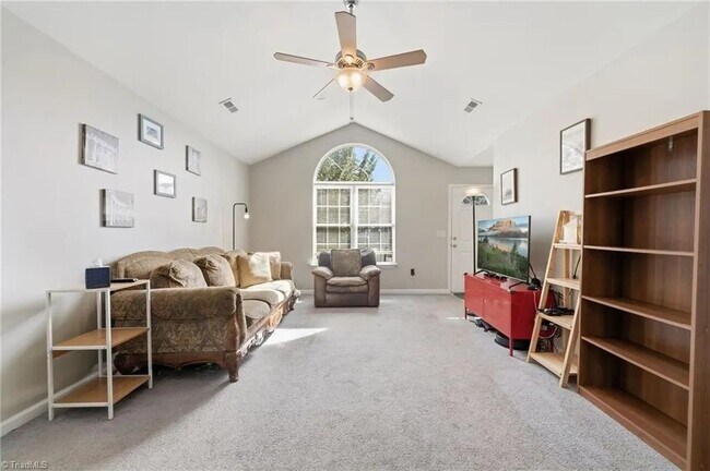 11 Franklinwood Dr