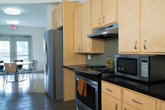 Photo - AveCDC Station