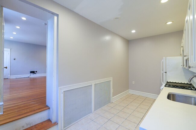 Photo - Amazing 1st fl Apt with private entrance and w/d