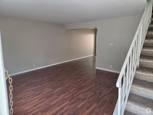 Building Photo - 979 S Lk St Unit 3 Rental