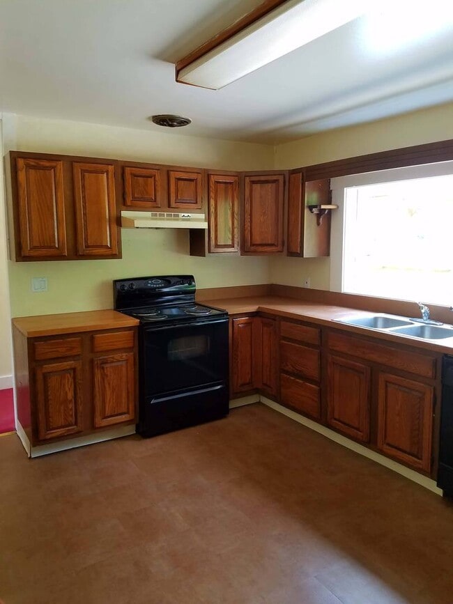 Photo - 1 Bedroom Freshly Painted Apartment with Bonus Room On Route 390 In Canadensis