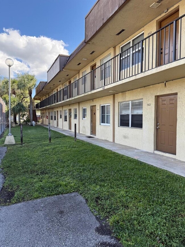 Photo - 402 Lakeside Dr Unit 108