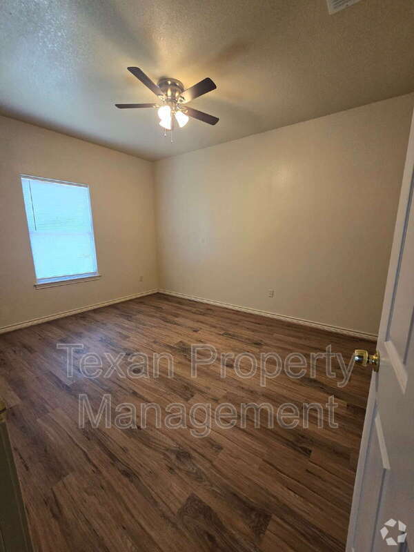 Building Photo - 3711 Mandy Dr Unit 2 Rental