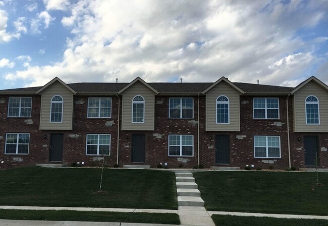 Building Photo - 2125 Suncrest