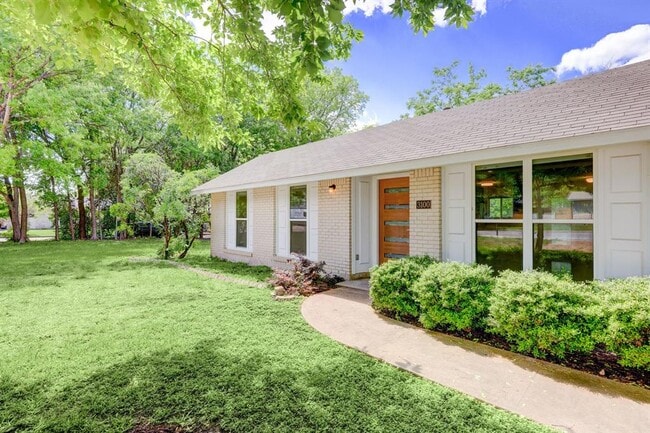 Building Photo - 3100 Ray Wood Dr