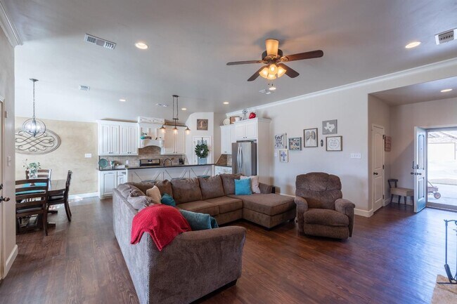 Photo - 7811 86th St