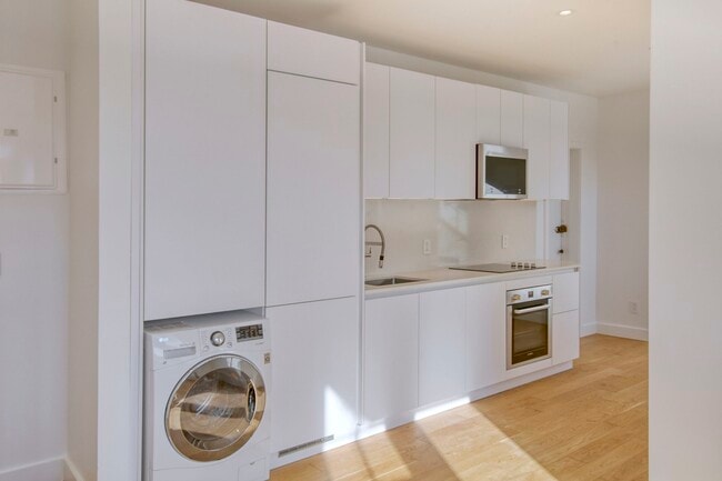 Photo - 4715 Chem. Queen Mary Unité 20