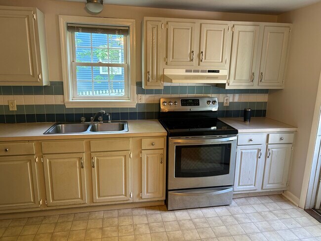 Photo - 538 High St Unit 1