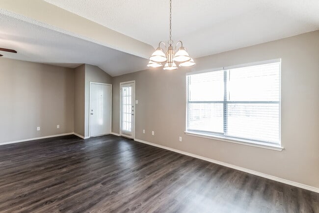 Photo - 1433 Spicewood Dr