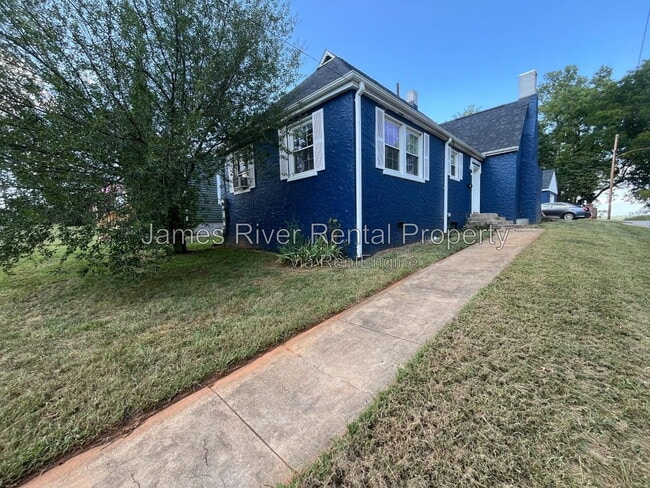 Photo - 900 Dearing St