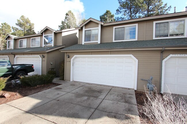 Photo - 3-Bed / 2.5-Bath Townhome in Boulder Point Near FUTS Trails