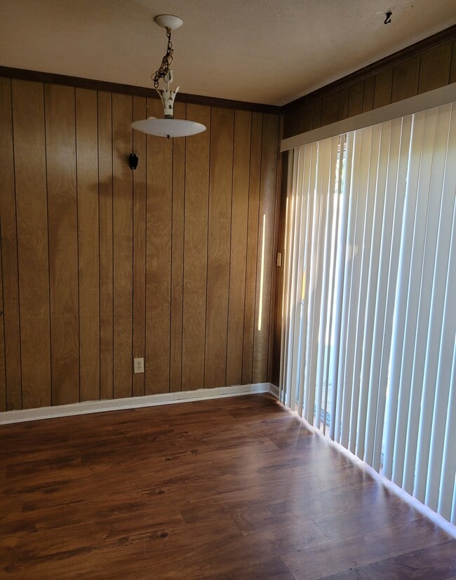 eat-in kitchen area - 1600 Antioch Rd Unit Antioch