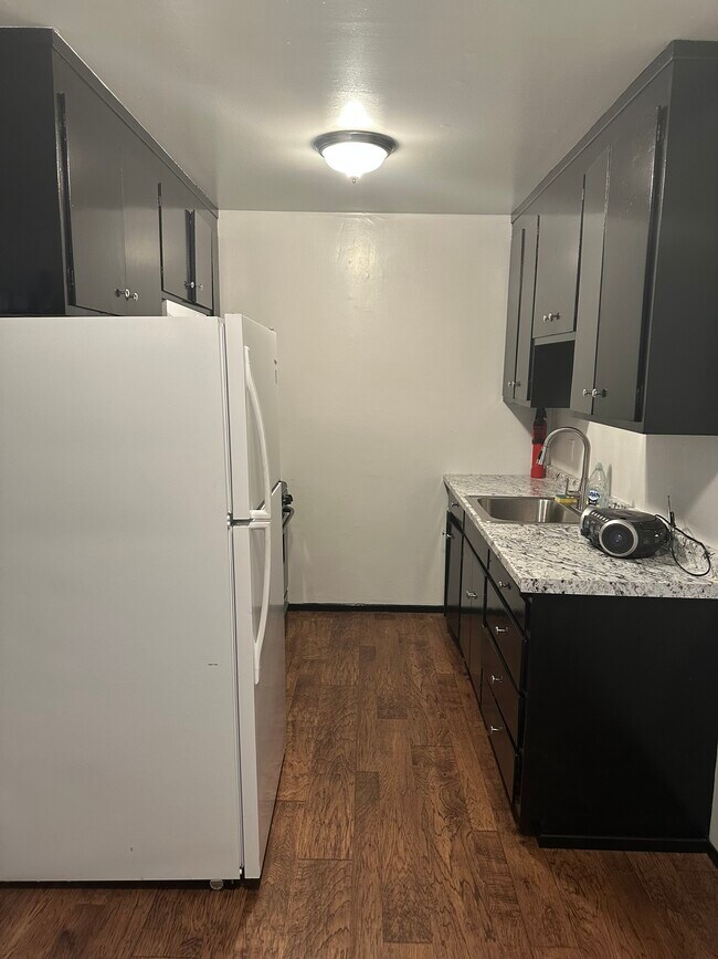 Kitchen - 301 Nevin Ave Unit B Upstairs