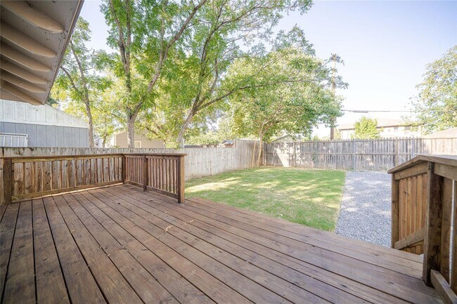 2004 Caddo St