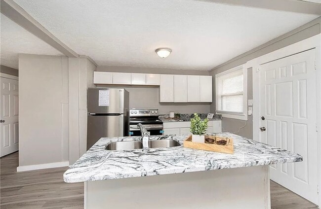 Photo - 241 S Temple Ave