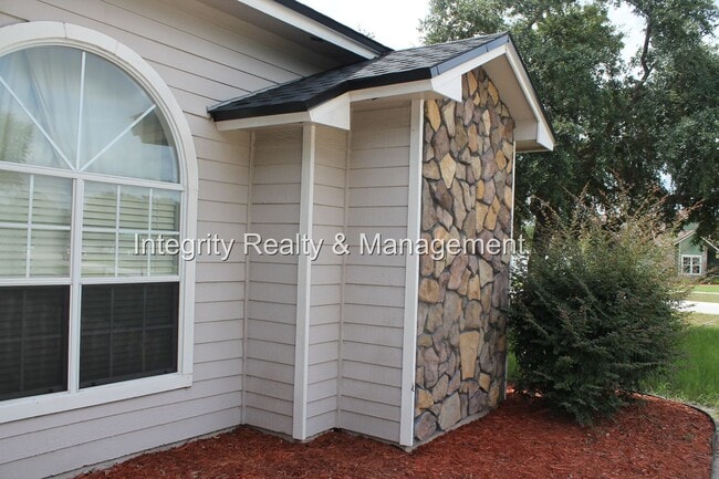 Photo - 3 bed/2.5 bath in Lake Asbury