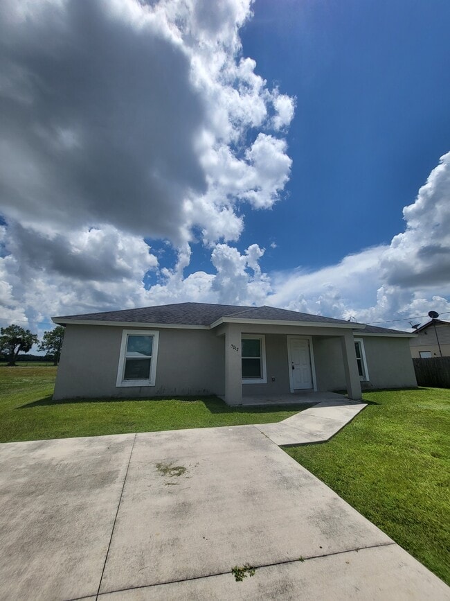 Building Photo - 5012 Dolphin Ct Rental