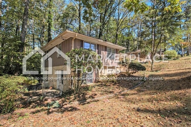 Photo - 2542 Melinda Dr NE