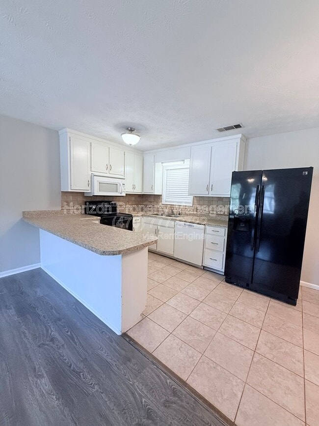 Photo - 1670 Lakeside Trail