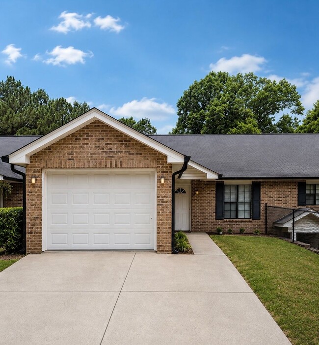 Building Photo - 4003 Hidden Hollow Dr