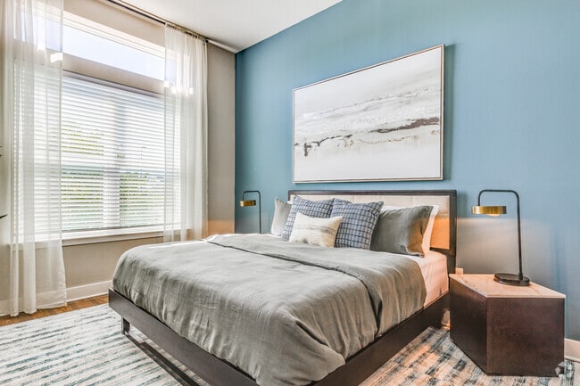 1 BR, 1 BA - 742SF