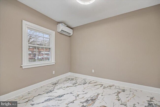 Photo - 1041 N Monroe St