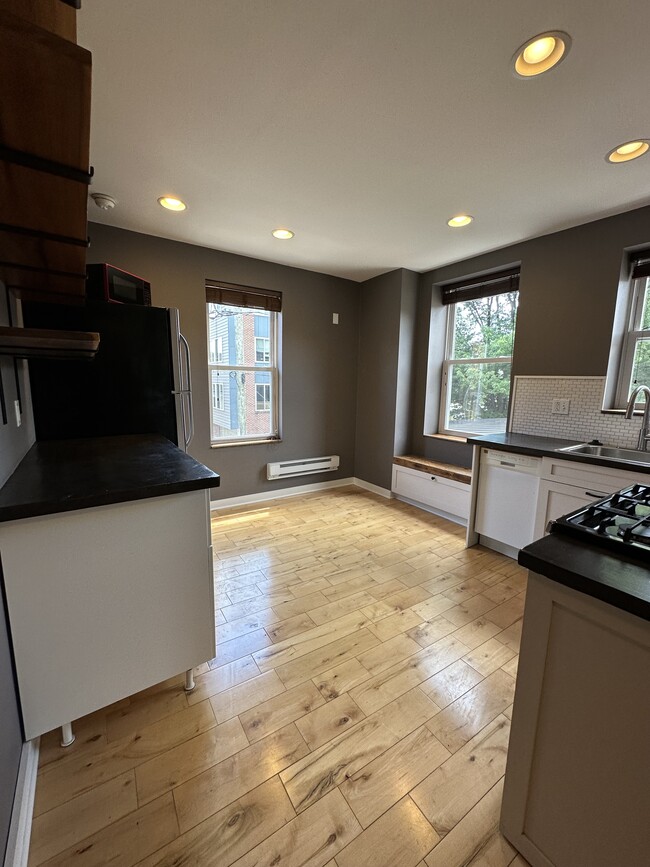 Photo - 2054 Ellsworth St Unidad 2