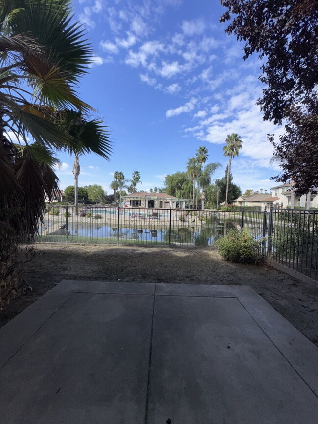 Building Photo - FIRST MONTH FREE RENT
Luxurious 4-Bed, 4-B...