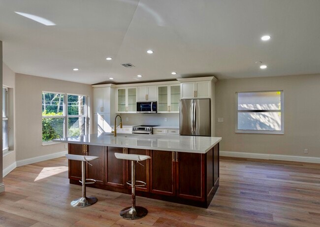 Photo - 1605 S Club Dr