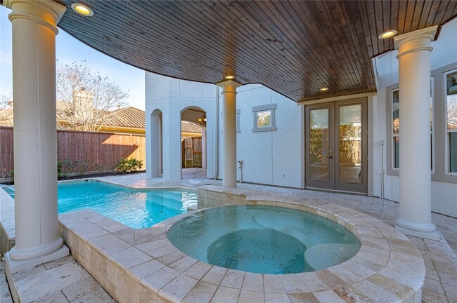 Building Photo - 538 Villa Dr