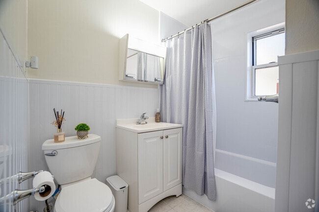 1BR, 1BA - 700SF Bathroom