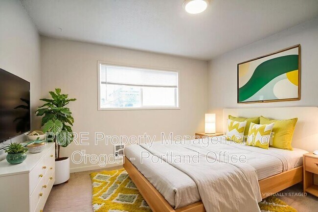 Photo - 760 Plymouth Dr NE