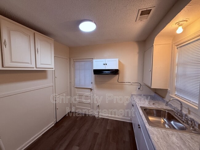 Photo - 2668 Browning Ave