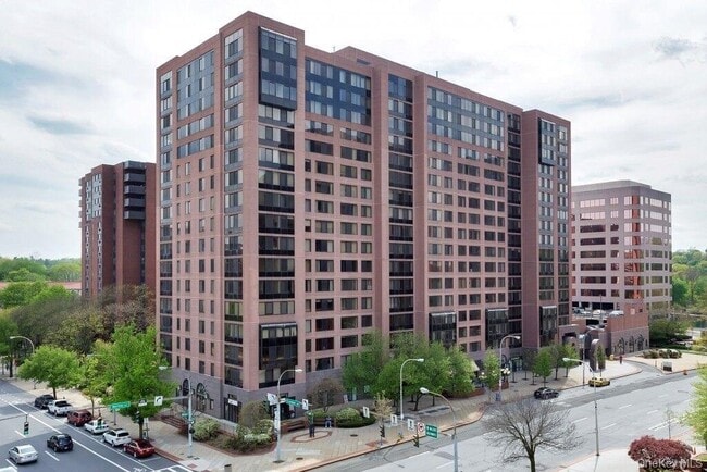 Building Photo - 4 Martine Ave Unit 617 Rental