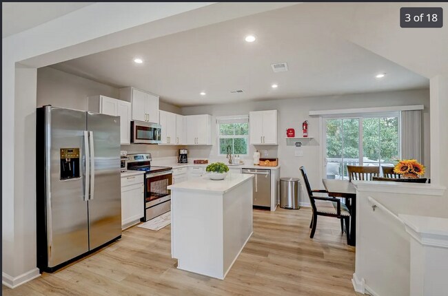 Photo - 1001 Cyprus Ct